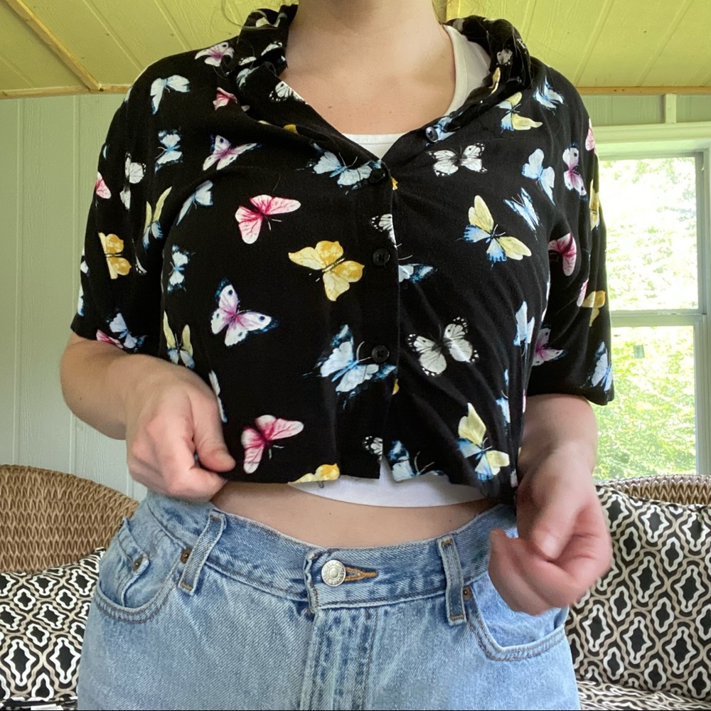 Cropped Butterfly Button-up